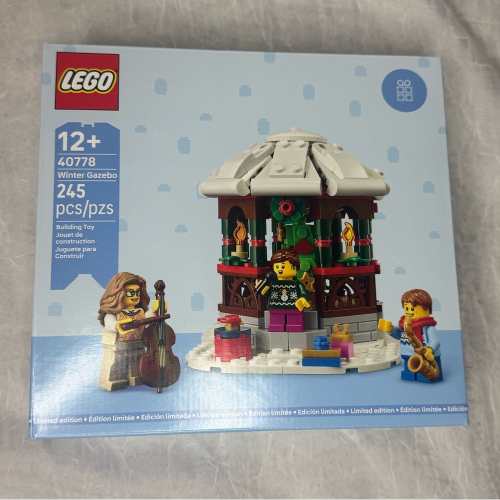 LEGO Winter Gazebo Set - Red, Green, White